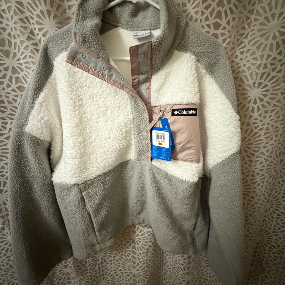 Columbia Two-Tone Fleece Jacket in Gray and Cream